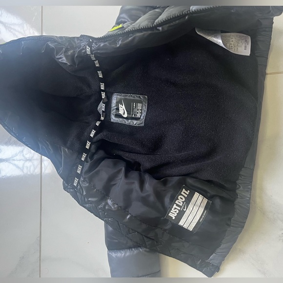 Nike puffer jacket - Picture 4 of 5